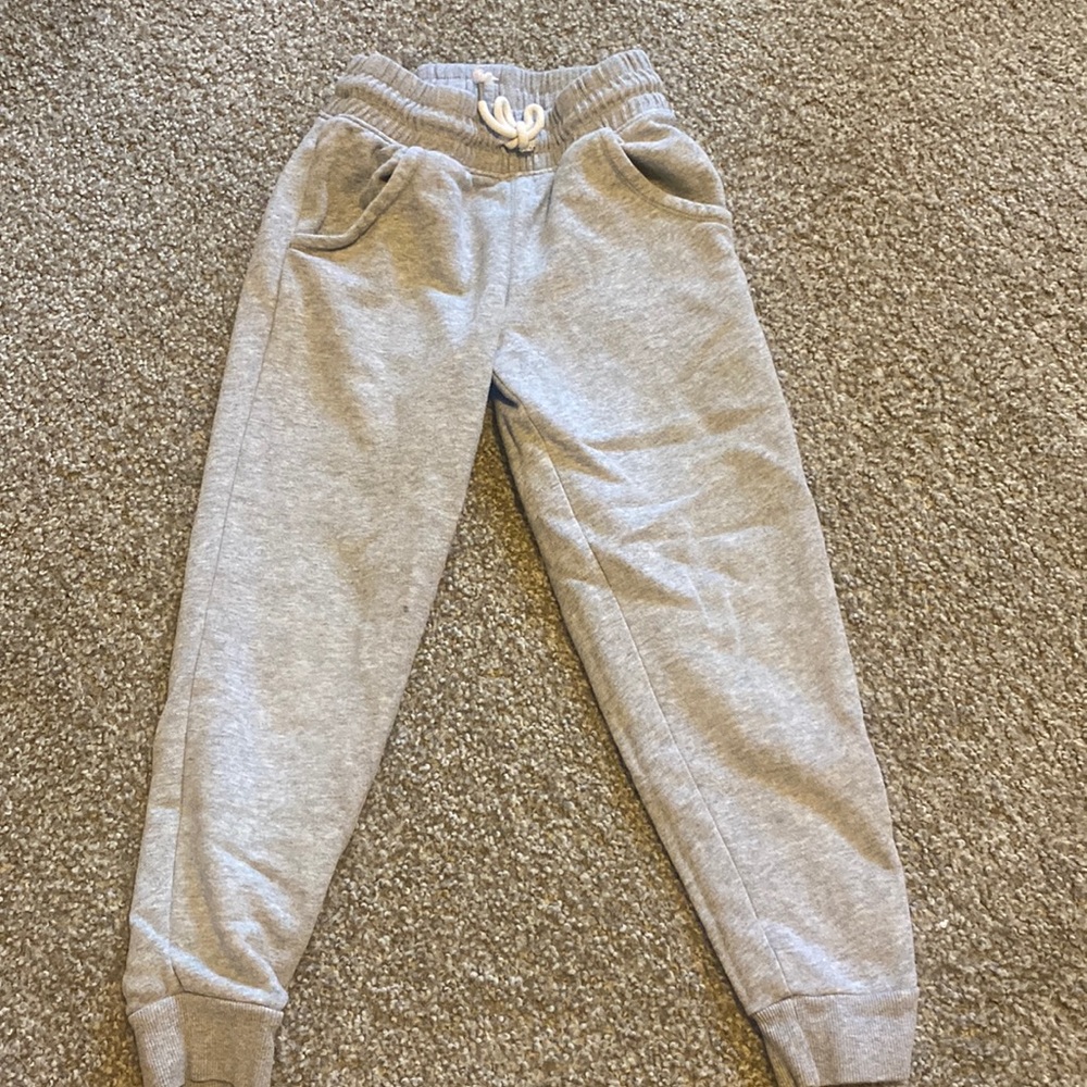 Girls grey sweatpants. Size S (6/6x)